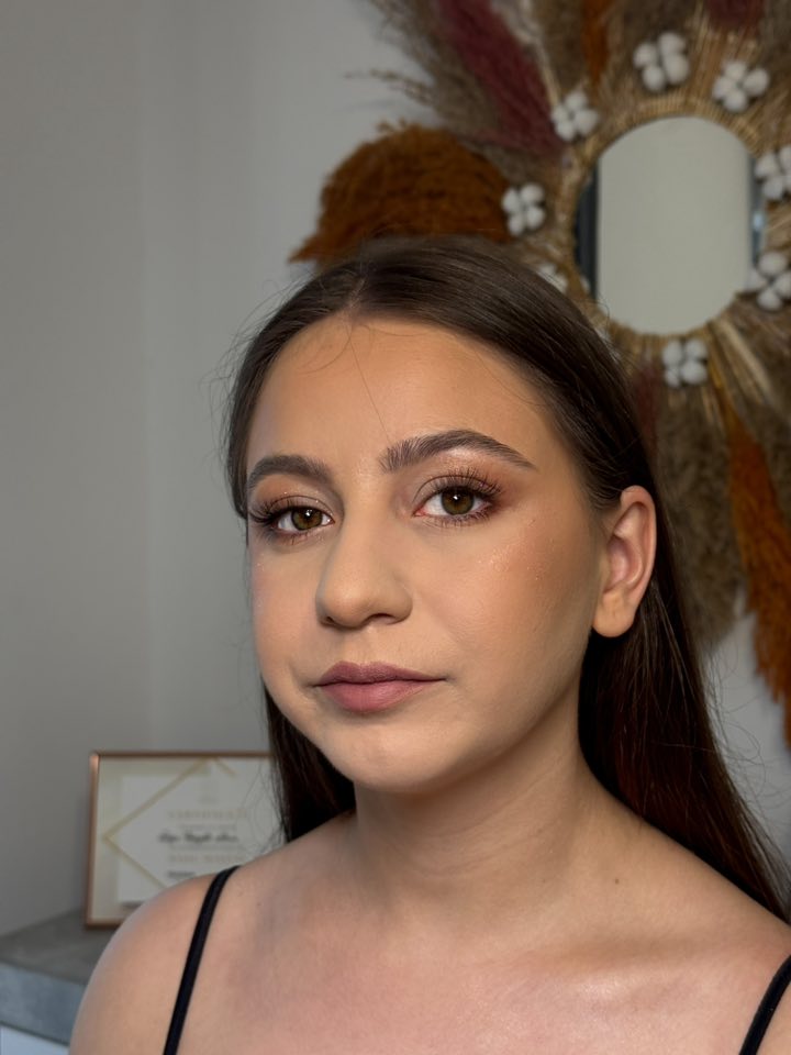 Machiaj care rezistă ore întregi | Anca Roșca – Make-up Artist Timișoara